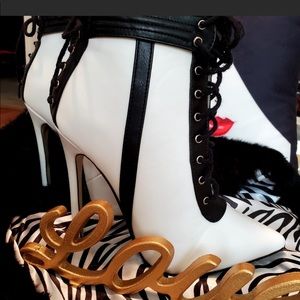 Size 7 1/2  Brand New never worn Shoe Dazzle boots